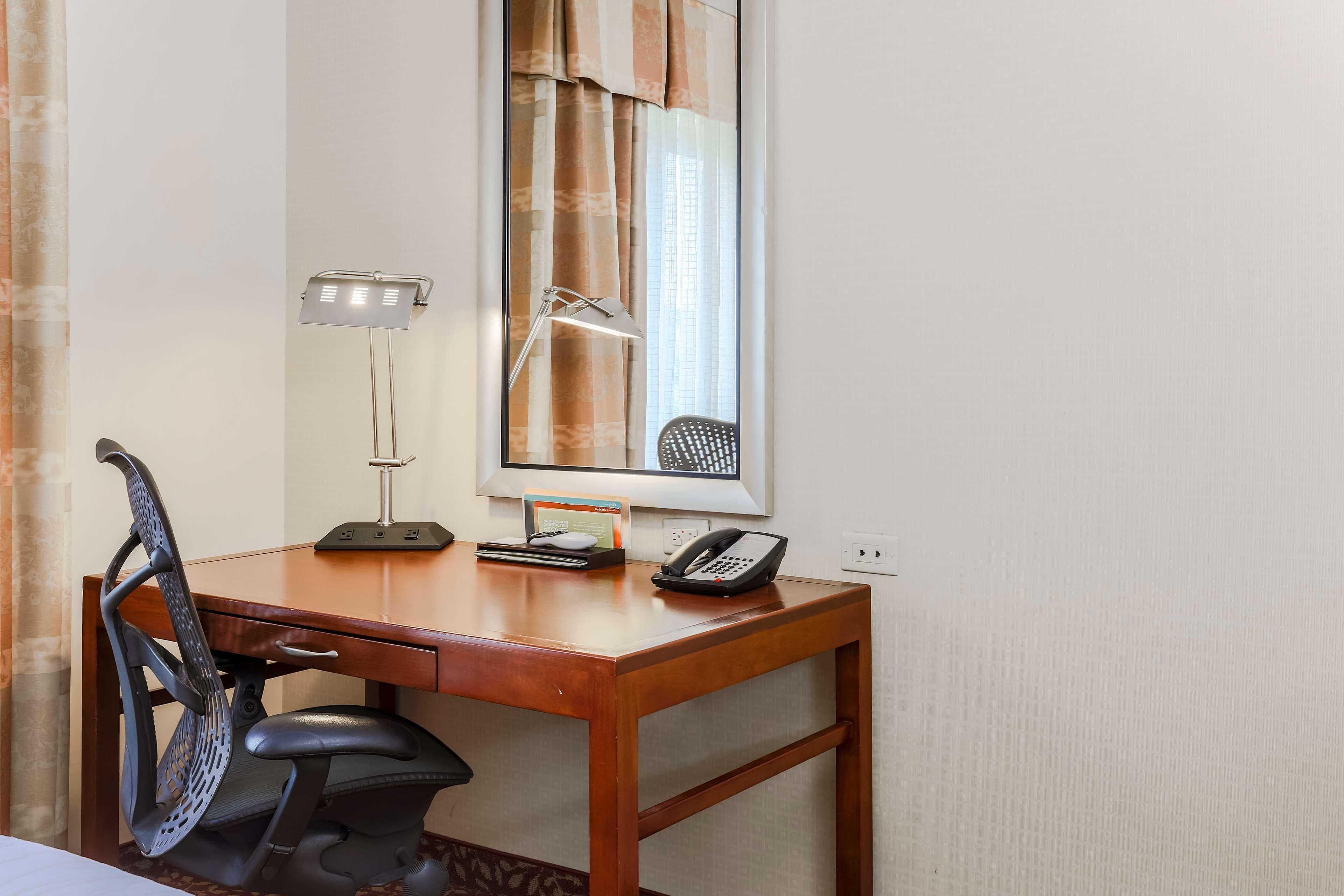 Hilton Garden Inn Melville Плейнвю Екстериор снимка