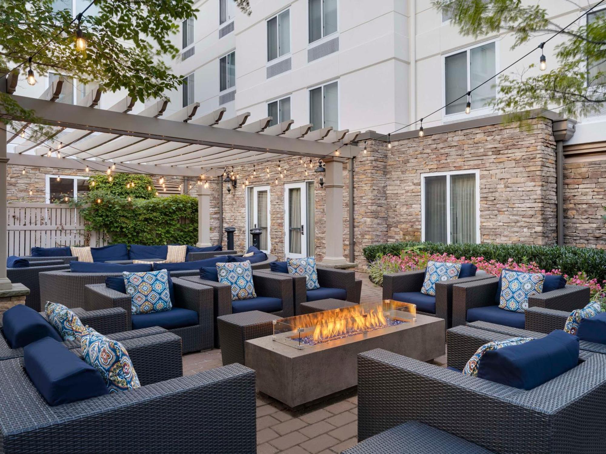 Hilton Garden Inn Melville Плейнвю Екстериор снимка