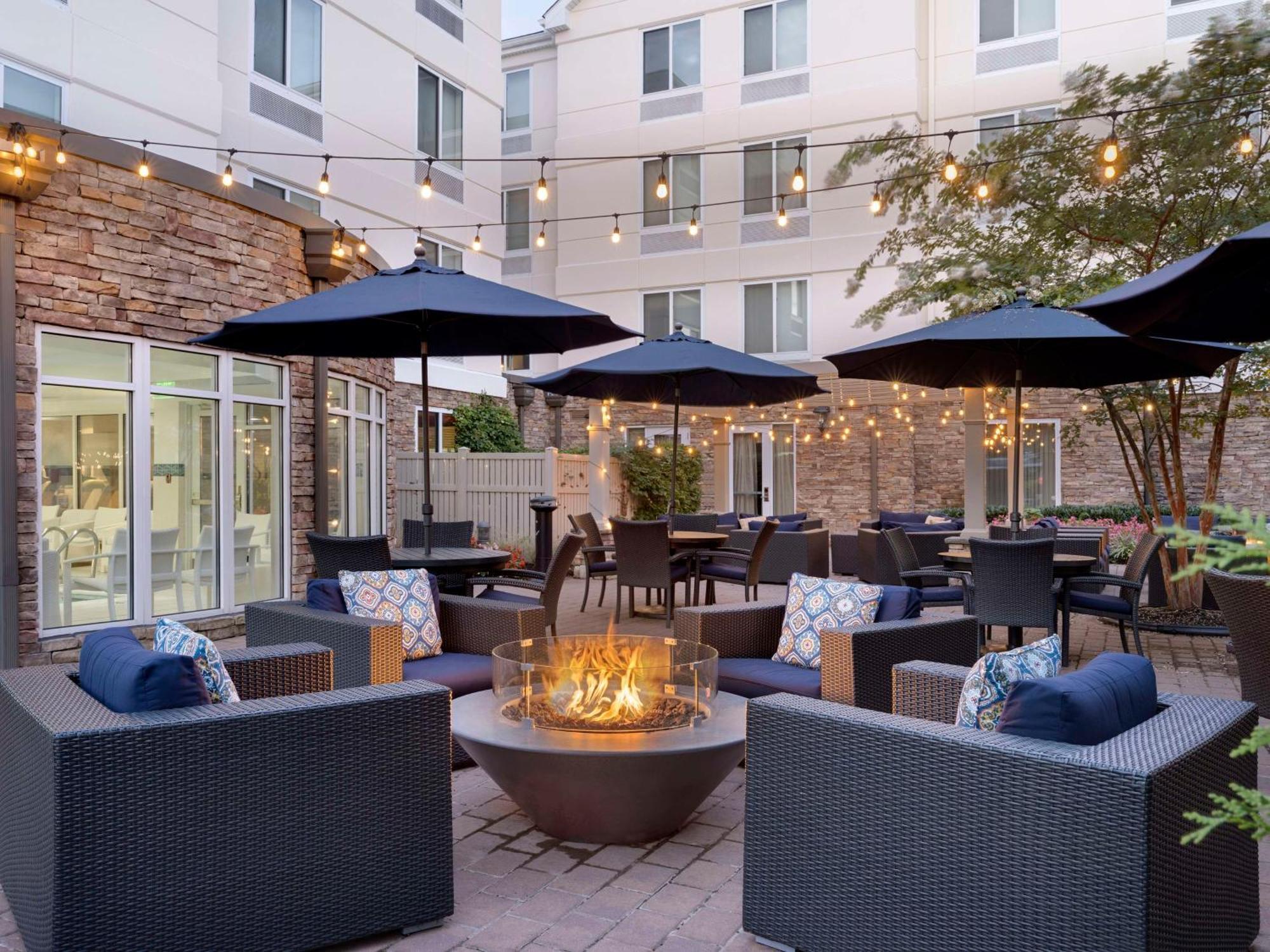 Hilton Garden Inn Melville Плейнвю Екстериор снимка