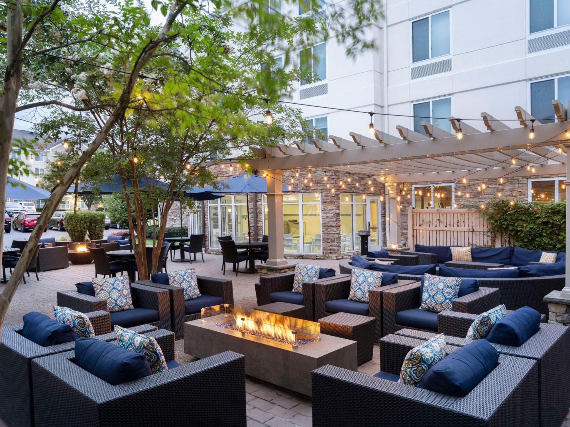 Hilton Garden Inn Melville Плейнвю Екстериор снимка